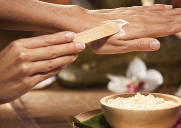 Перед использованием красителя следует заранее подготовить смывку, так как быстро удалить остатки пигмента можно только в течение первых двух дней