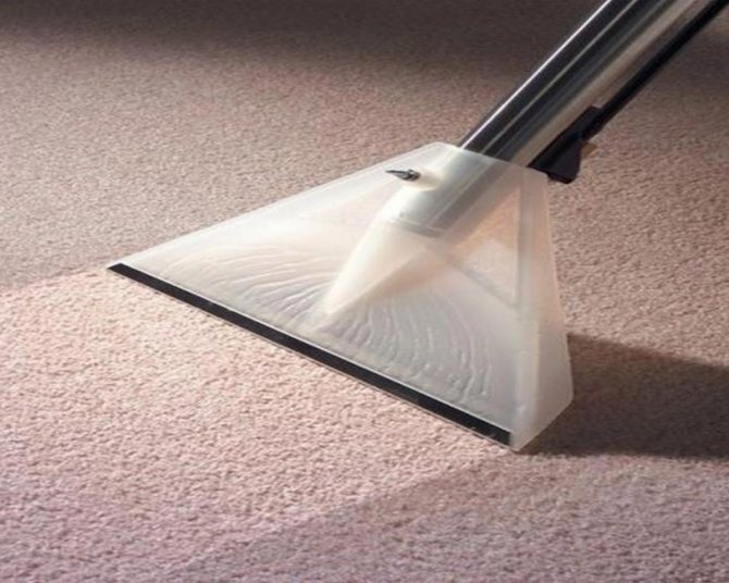 Жидкие очистители для напольных покрытий могут использоваться с моющими пылесосами